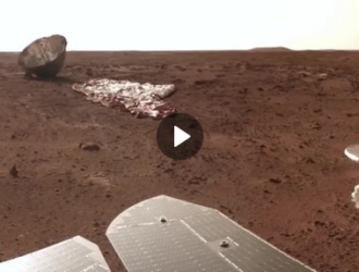 Китайский марсоход сфотографировал парашют, который помог ему сесть на Марсе